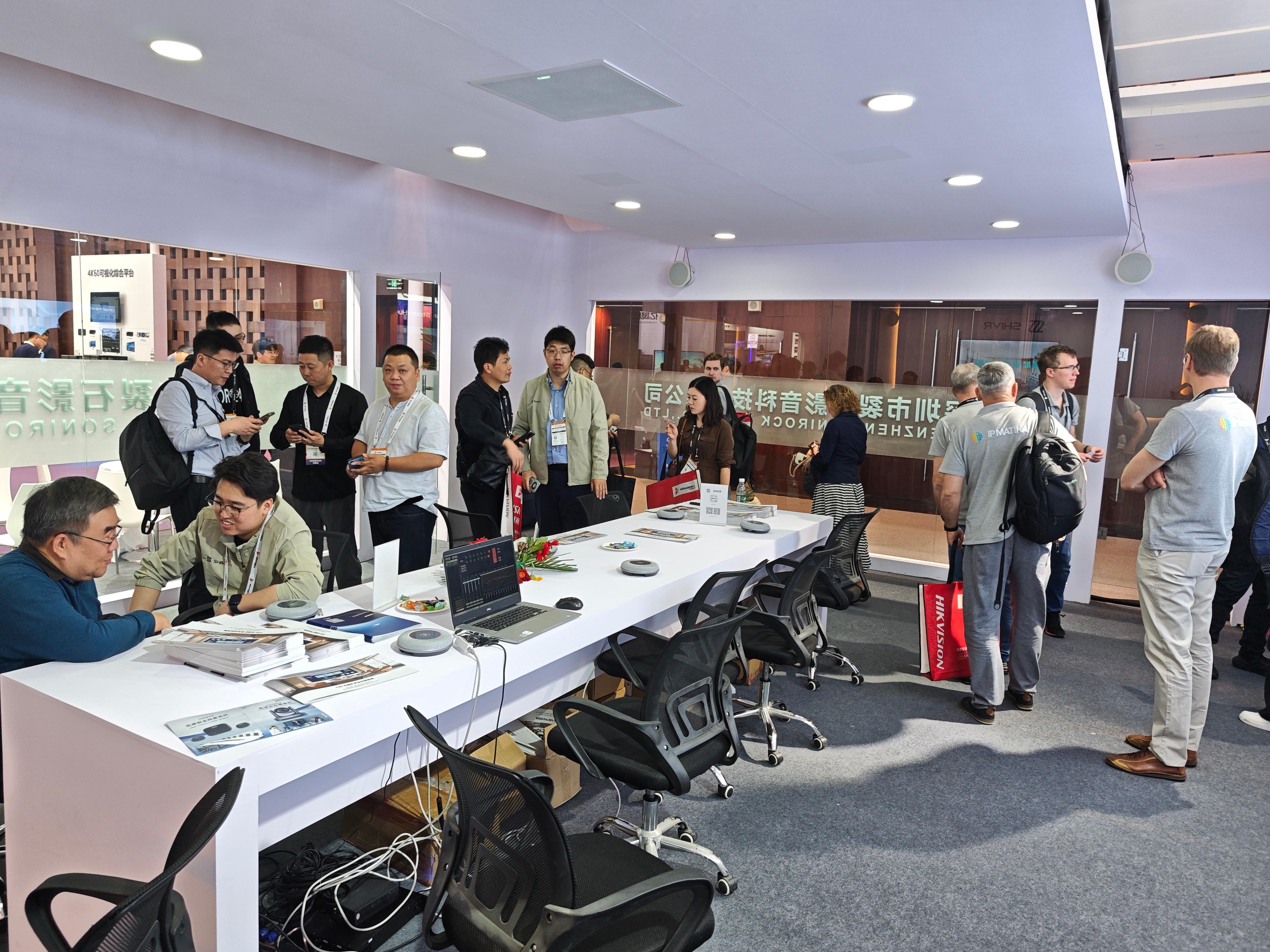 首日爆满！SHIVR无感扩声技术惊艳北京InfoComm China 2025，中外客户争相体验！